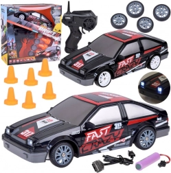 RC-driftauto met kegels en reservewielen 1:24