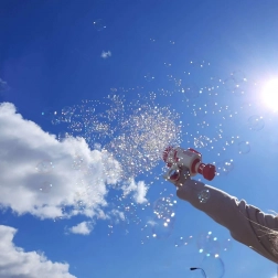 Bellenblazer met LED-licht – roze raket-bellenpistool