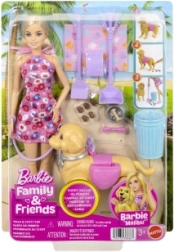 Barbie pop met hondje voor een wandeling