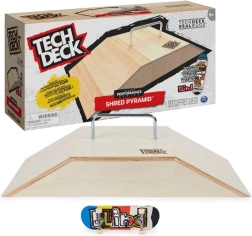 Houten ramp met Tech Deck Shred Pyramid Set fingerboard