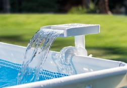 Zwembadwaterval met LED-verlichting zonder elektriciteit