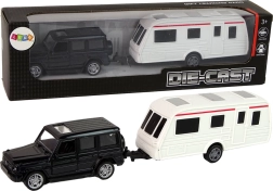 SUV-model met kampeer-aanhanger