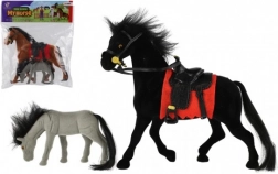 Speelgoed paard met zadel en veulen