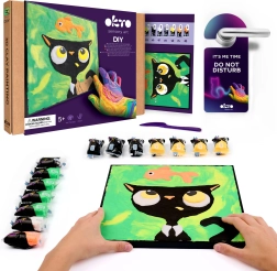 Okto zwarte kat met vis – creatieve set schilderen met klei op nummer 29 × 29 cm