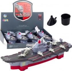 Militair schip met aandrijving en water effecten