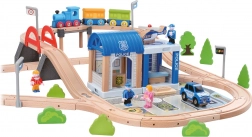 Houten treinbaan met politiebureau en brug