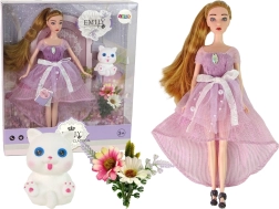 Pop Emily met lang haar en wit kitten