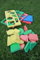 Geometrische vormen in schuimrubberen platen