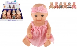 babypop 20 cm met zacht lichaam – mix van outfits in doos