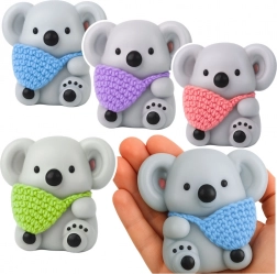 Anti-stress knijpbare koala met gebreide sjaal 8,5 cm