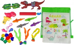 Kinder duikset met dinosaurussen voor in het water en zwembad