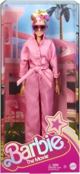 Barbie The Movie Margot Robbie als Barbie – verzamelpop in roze jumpsuit, power-stijl