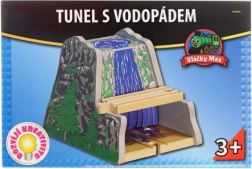 Maxim houten tunnel met waterval