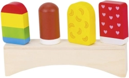 Kleurige houten ijsjes op standaard