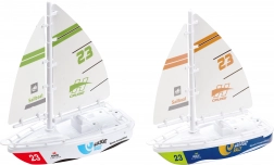 Racende boot op batterijen