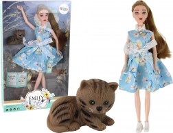 Pop Emily lente met lang haar in een blauwe jurk en met een kitten