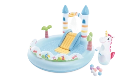 Opblaasbaar speelcentrum Eenhoornkasteel met glijbaan en watersproeier