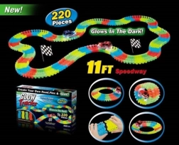 Baan die in het donker licht + autootje met LED-licht 220 stuks