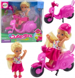 Mini popje met roze scooter en helm