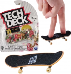 Tech Deck fingerboard PRIMITIVE RODRIGUEZ met stickers