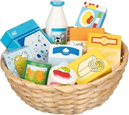 Houten boodschappenmand met etenswaren voor kinderen