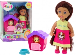 Mini pop met lang haar en bontgekleurde rok met hond en hok