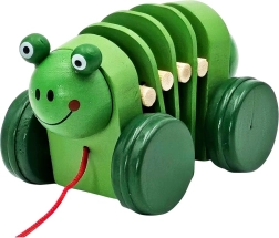 Houten kikker op wieltjes