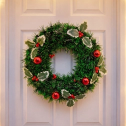 Kerstkrans met hulst en decoratieve kerstballen, 40 cm