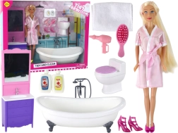 pop in roze badjas met badkamer en accessoires