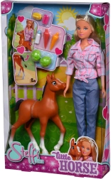 Pop Steffi Love met een poepende pony