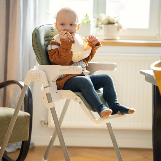 Groeien met het kind: hoogte-, rugleuning- en voetensteunverstelling