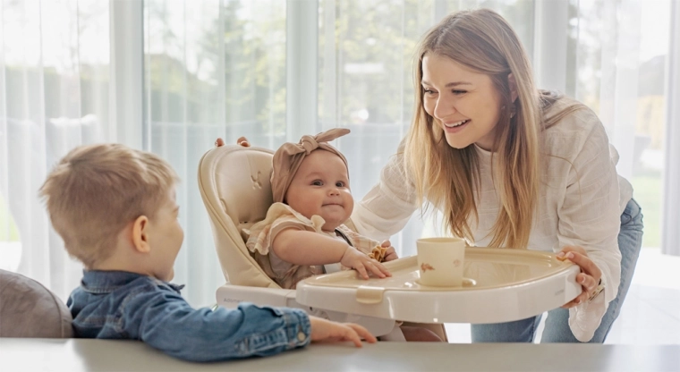 Afneembare tray voor makkelijk voeren en schoonmaken