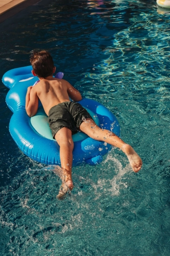 Comfortabel liggen en plezier op het water