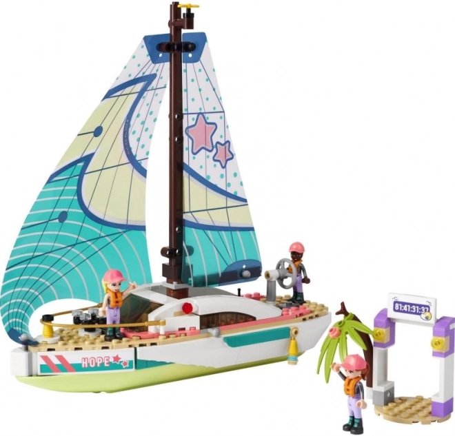 Realistische zeilboot voor avontuurlijke verhalen