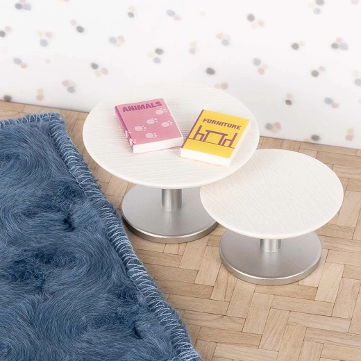 Zacht vloerkleed en afbeelding als stijlvolle decoratie