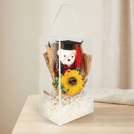 Kunstdecoratie met zonnebloem en afstudeerbeer
