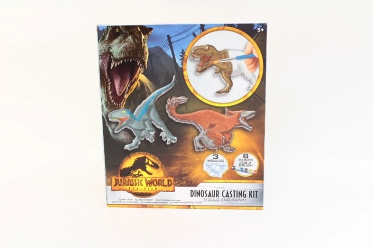 Jurassic World set om een dinosaurusmodel van gips te gieten met verf