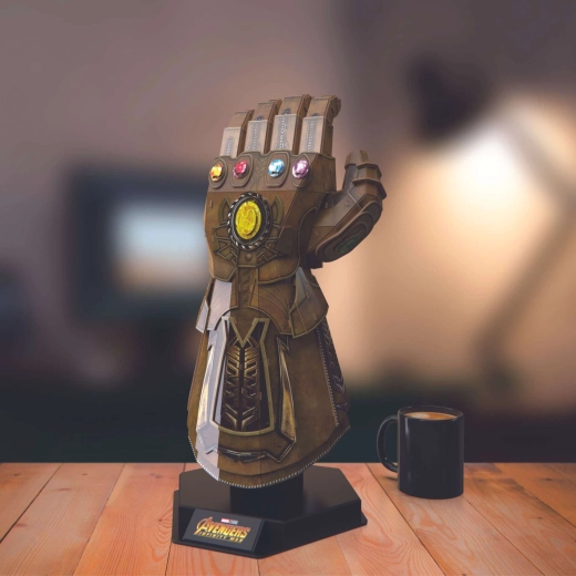 Gedetailleerd design met de iconische Infinity Stones