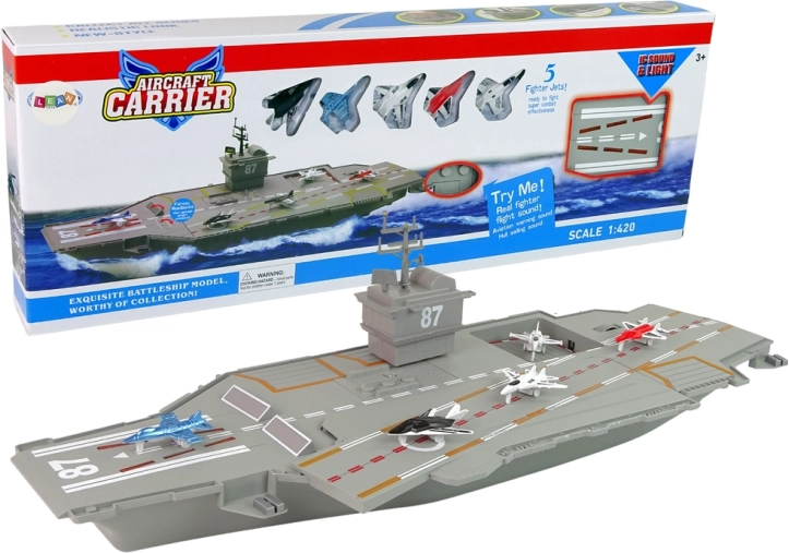 vliegdekschip met 5 straaljagers met geluid en licht