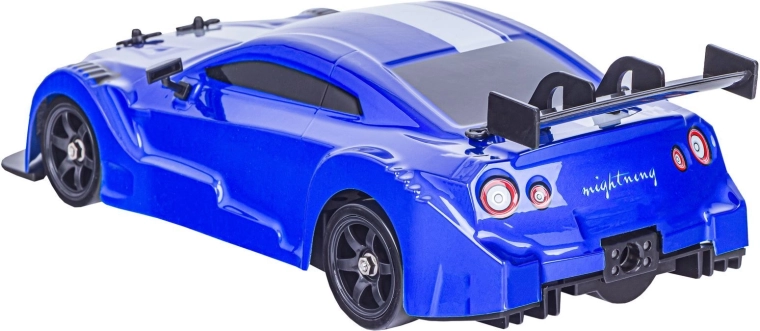 Opvallend blauw met witte strepen en spoiler