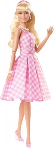 Barbie filmpop Margot Robbie in roze jurk
