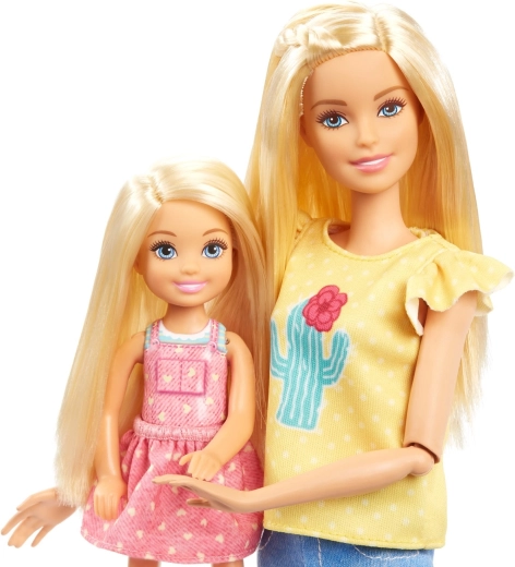 Twee poppen voor rollenspel: Barbie en Chelsea