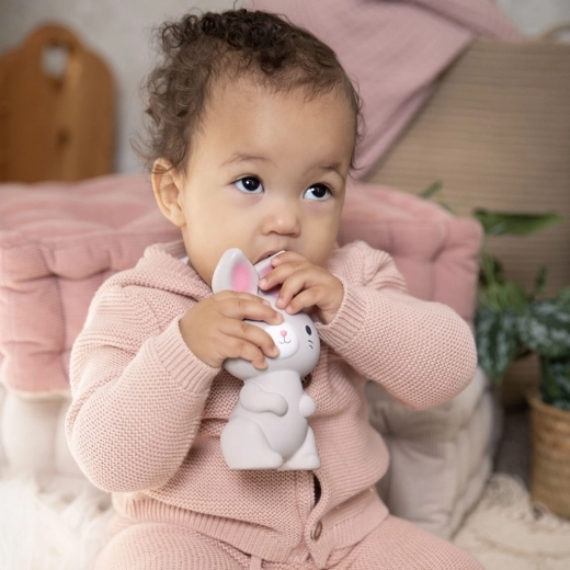 Leuk piepje ondersteunt de zintuigen