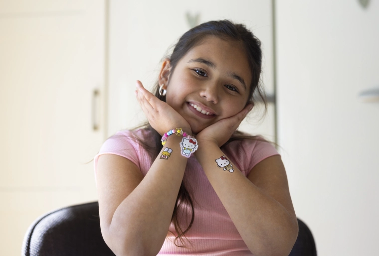 Schattige versiering op de hand voor elk pleziermoment