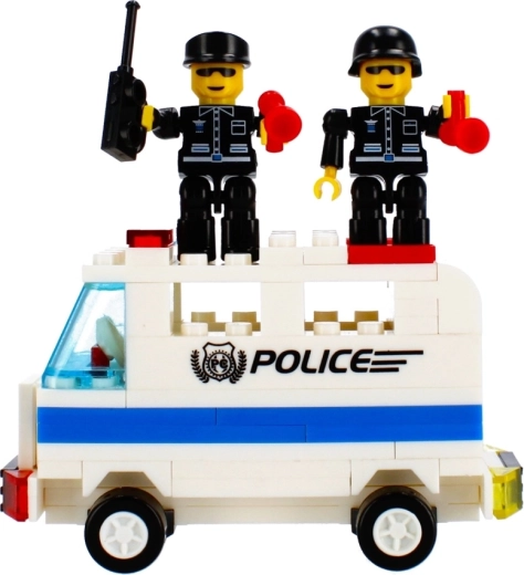 Twee actievolle politievoertuigen