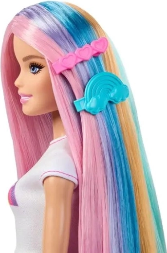 Gekleurde haarspeldjes en een trendy look