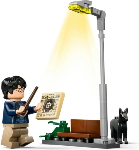 Creatief spel met accessoires van de straat