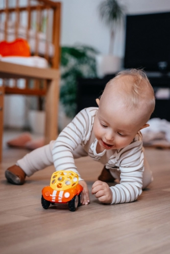 Kleurrijke auto voor de eerste ontdekkingen