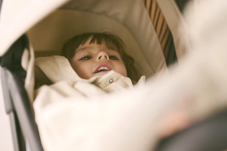Comfort vanaf de geboorte: ruime zitting en compatibiliteit met reiswieg