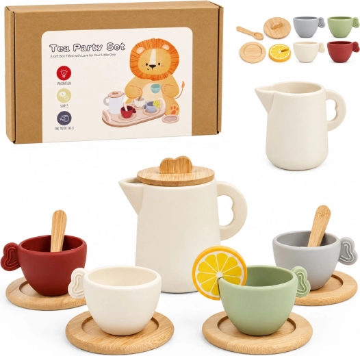 Houten kinderservies voor thee met theepot en dienblad